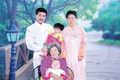 徐純合與家人合影。徐純合微博截圖