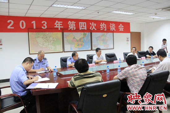 7月4日，河南省公安廳高速交警總隊聯(lián)合有關(guān)部門，對9家多次違法的企業(yè)所屬車輛嚴重違法情況進行通報。