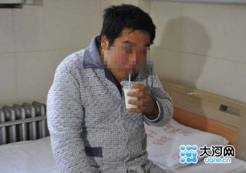 5月7日8時(shí)許，開(kāi)封H7N9患者馬某在病房吃早餐。