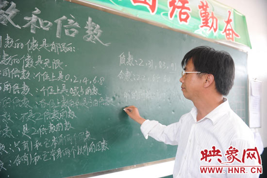 王格現(xiàn)在給5年紀(jì)的孩子們上課。