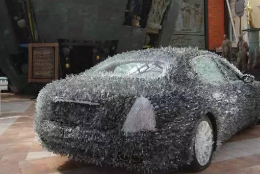 驚！車(chē)主用玻璃渣改裝瑪莎拉蒂