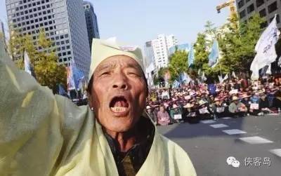 停不下來(lái)！這是韓國(guó)人民送給樸總統(tǒng)的《下臺(tái)歌》