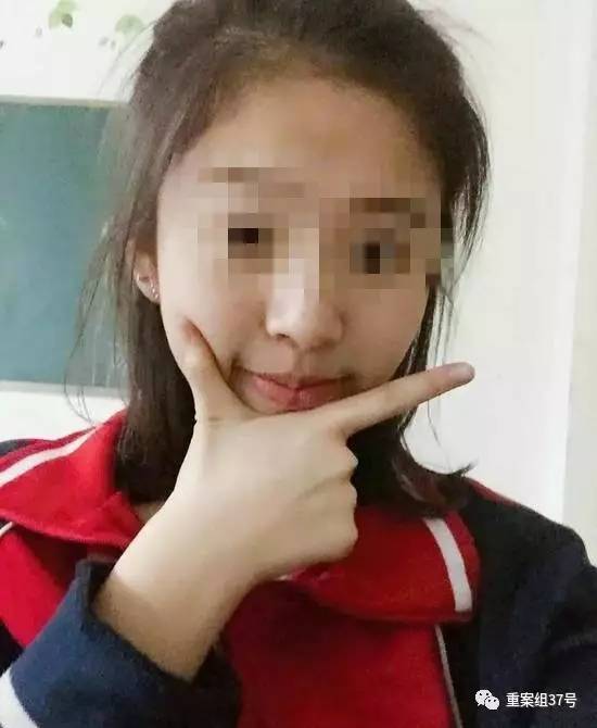 17歲高中男生教室里掐死女同學(xué)，被訴故意殺人和強(qiáng)奸