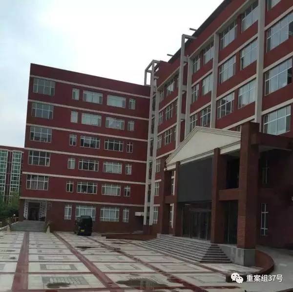 17歲高中男生教室里掐死女同學(xué)，被訴故意殺人和強(qiáng)奸