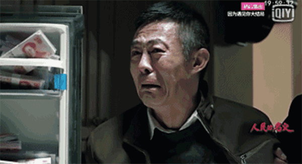 查案人員搜出的2.3億現(xiàn)金，從銀行運(yùn)來十二臺(tái)點(diǎn)鈔機(jī)，竟然燒壞了六臺(tái)。