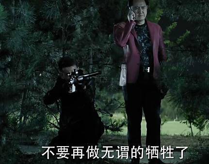 《人民的名義》原著小說有這么一段：趙瑞龍要找殺手殺了侯亮平，結果趙瑞龍的三姐發(fā)話：侯亮平要是死了趙瑞龍也要死!這就說明了大boss趙立春沒把握在侯死后的各方反應中護住兒子趙瑞龍，因此，這就告訴了讀者，侯亮平的背景絕對不比趙立春差!