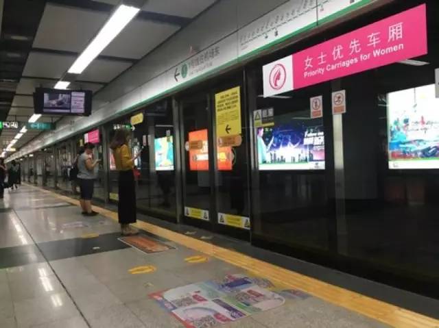 尷尬了！深圳地鐵首開(kāi)女性車(chē)廂 結(jié)果塞滿男乘客