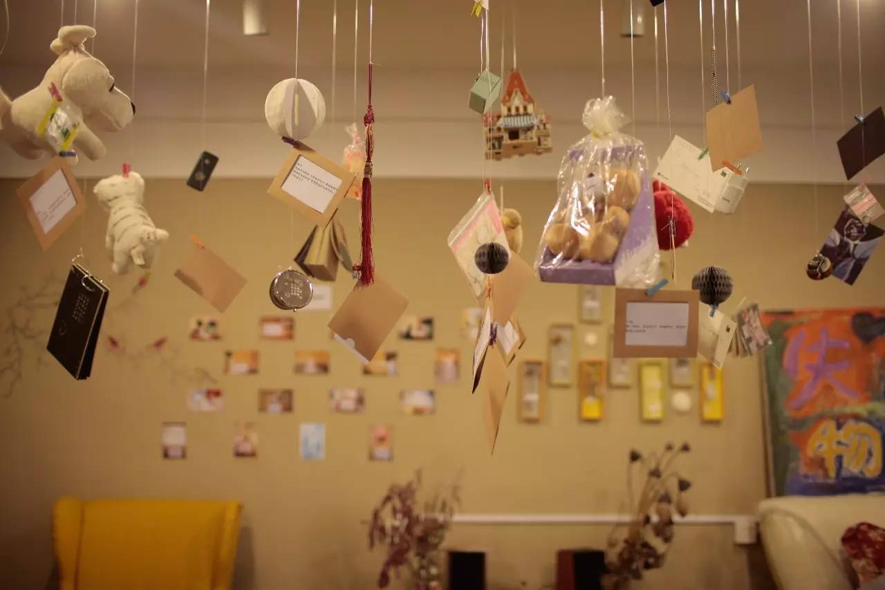 ▲失戀博物館里展示的失戀物品。