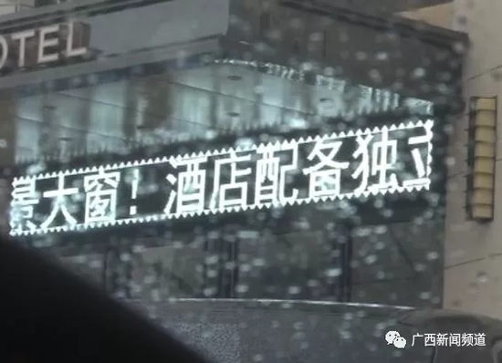于是，民警將這一情況匯報給指揮中心，請求120醫(yī)護(hù)人員到達(dá)現(xiàn)場急救。