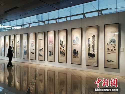 齊白石作品《山水十二條屏》在北京展出。<a target='_blank'  _fcksavedurl='http://www.chinanews.com/' _fcksavedurl='http://www.chinanews.com/' >中新網(wǎng)</a>記者 宋宇晟 攝