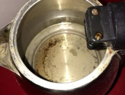 太惡心！女游客竟用酒店燒水壺煮自己的臟內(nèi)褲