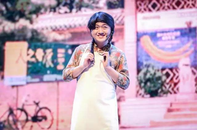 小品《那些年我們錯(cuò)過的一支舞》，主播樂天、張嵩的裝扮你給打幾分？