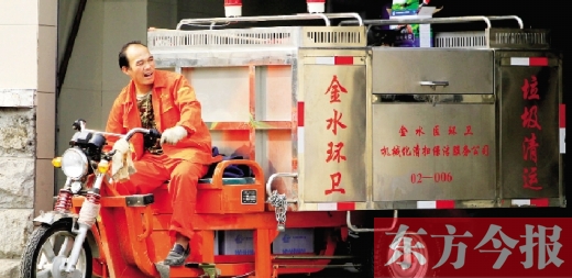 鄭州市金水區(qū)新添置的全封閉電動垃圾清運車，既實用又美觀