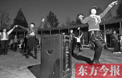 做到既讓跳舞的人有地方，又不影響他人休息，這才是化解矛盾的根本出路