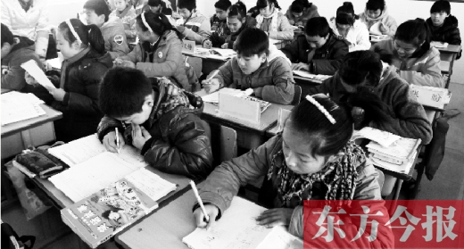 一所學(xué)校的學(xué)生們在上課中。鄭州、新鄉(xiāng)成為國家中小學(xué)教育質(zhì)量綜合評價改革實驗區(qū)