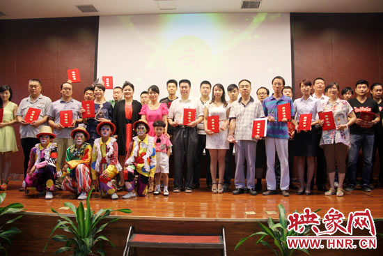 經(jīng)過(guò)網(wǎng)絡(luò)投票和專家評(píng)審，最終農(nóng)民兄弟樂隊(duì)的歌曲《中國(guó)夢(mèng)》、動(dòng)畫片《紅孩兒與大學(xué)院》以及《中原福塔兒童
