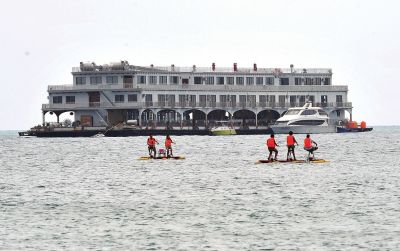 位于三亞市大東海附近海域的海上會所3月22日攝。新華社發(fā)