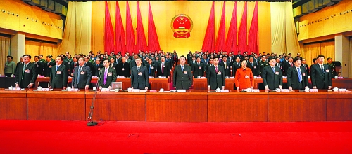 4月2日上午，河南省第十二屆人民代表大會第二次會議在莊嚴(yán)的國歌聲中閉幕。記者 郭宇 董亮 攝