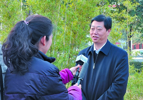 十八大代表、南陽市委書記李文慧談學(xué)習(xí)十八大精神體會