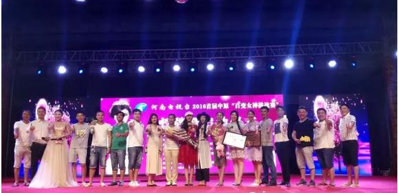 大賽總導(dǎo)演王軍嶺先生親臨現(xiàn)場(chǎng)，為報(bào)名點(diǎn)指導(dǎo)工作