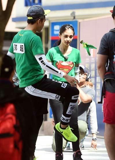 “跑男”真的很拼！baby朋友圈曬后背紅腫照