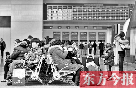 昨日，受天氣影響，多趟途經(jīng)和到達(dá)鄭州的高鐵晚點(diǎn)