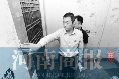 　來到馬某家，法官被拒之門外