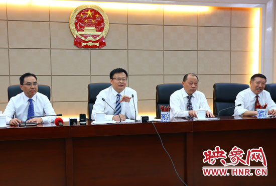 專題詢問會結(jié)束后，省人大組織召開記者提問會。