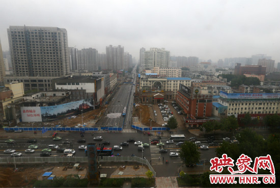 經(jīng)三路下穿金水路隧道工程已經(jīng)開始封閉施工。