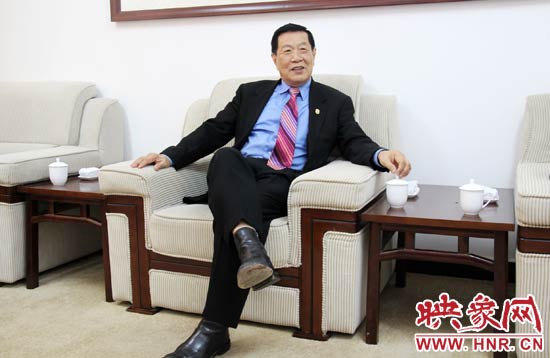 以精湛讀到的刑偵鑒識技術(shù)享譽國際的李昌鈺博士，被譽為“當(dāng)代福爾摩斯”。