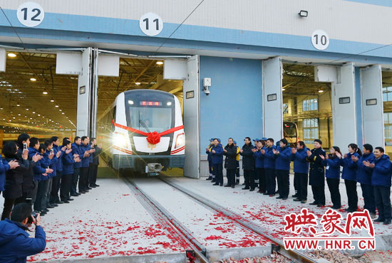2013年12月28日鄭州地鐵第一班車發(fā)車。