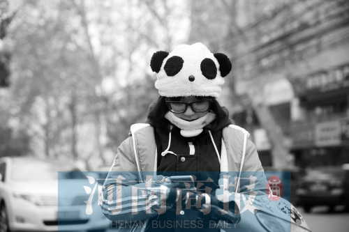 氣溫降了下來，不少人出行都裝備整齊