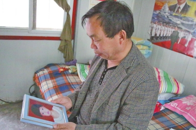 　每次想起自己3歲小孫女的無辜離世，老高都深深地悔恨自己交友不慎