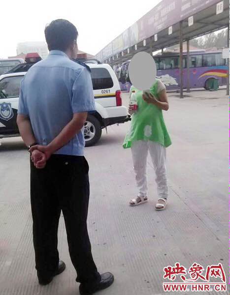 民警把這名女子送到了蘭考汽車站，給她買了回老家濮陽的車票
