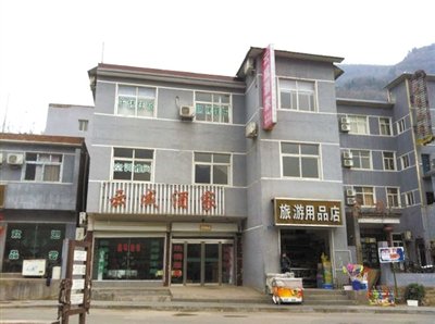 今年，胡萬林涉嫌非法行醫(yī)的地點，就在這座農(nóng)家賓館內(nèi)。