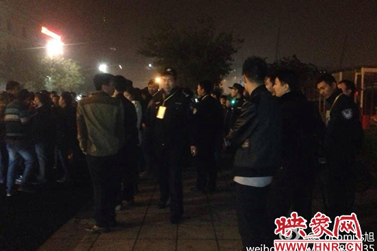 11月1日深夜，鄭州鄭東新區(qū)夜總會(huì)“皇家一號(hào)”被查處。網(wǎng)友供圖