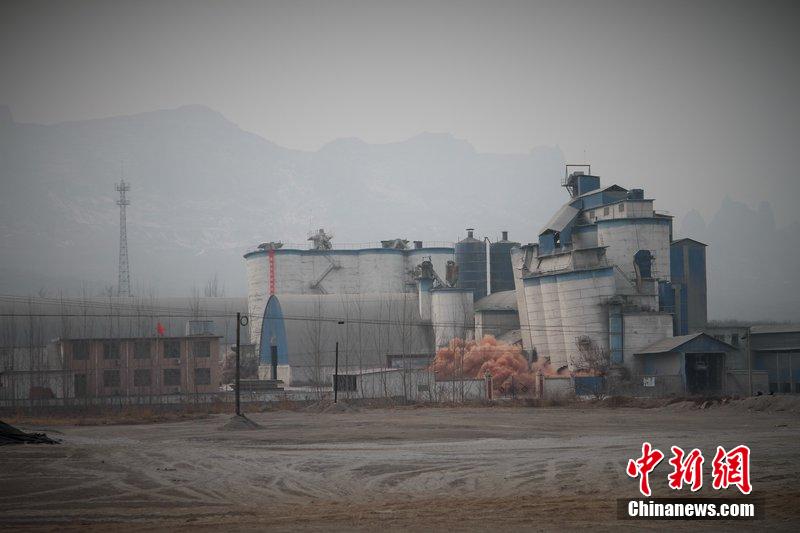 　2014年2月17日，石家莊市再次啟動(dòng)壓減水泥過(guò)剩產(chǎn)能、治理大氣污染水泥企業(yè)集中爆破拆除行動(dòng)。