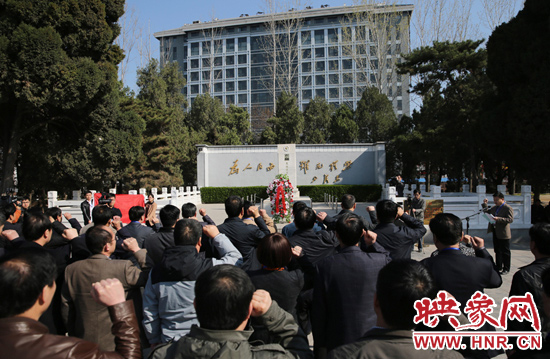 在焦裕祿紀念館，參觀的人絡繹不絕，一批批來自全國各地的黨員干部前來學習焦裕祿事跡