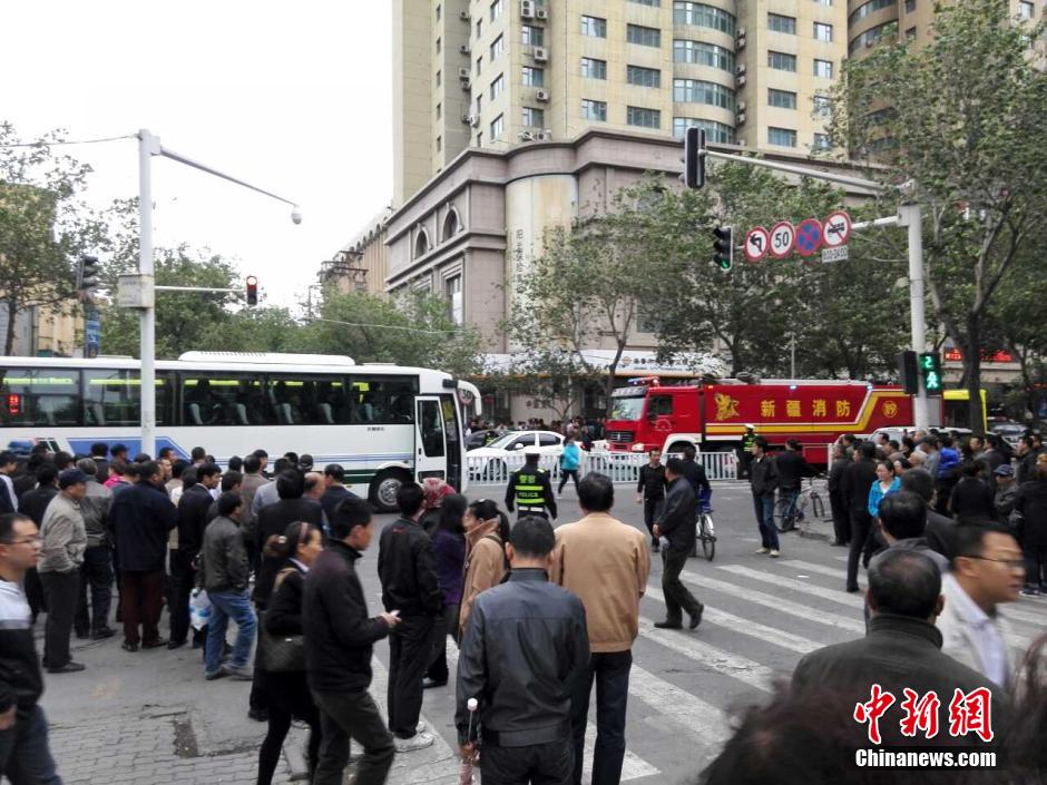 自治區(qū)和烏魯木齊市有關(guān)部門迅速處置，傷員已全部送往醫(yī)院救治。
