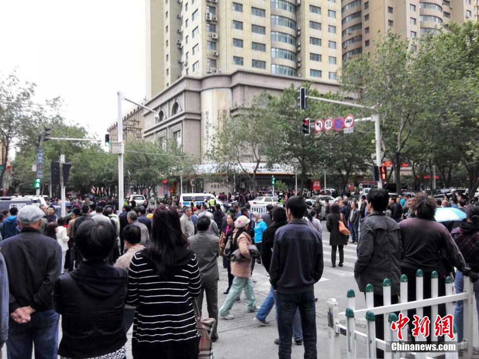 自治區(qū)和烏魯木齊市有關(guān)部門迅速處置，傷員已全部送往醫(yī)院救治。