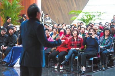 節(jié)儉令后，國家大劇院成了為數(shù)不多的演出營收未受影響的國字頭演出團(tuán)體之一。圖為國家大劇院第六屆歌劇節(jié)開幕主題活動現(xiàn)場（資料圖片）。京華時報記者吳平攝