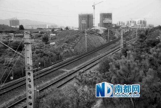 　東源縣法院院長被火車撞亡事發(fā)地段。