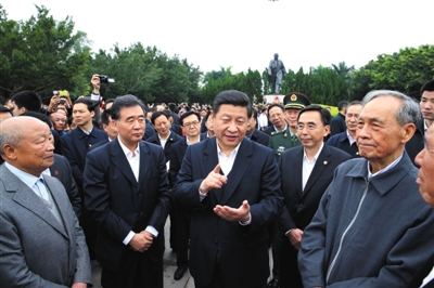 2012年12月11日，習(xí)近平任總書記后，首次出京考察選擇廣東，在深圳蓮花山向鄧小平像敬獻(xiàn)花籃，強(qiáng)調(diào)