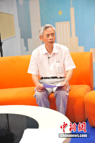 中國(guó)房地產(chǎn)業(yè)協(xié)會(huì)名譽(yù)副會(huì)長(zhǎng)朱中一參加中新網(wǎng)房產(chǎn)頻道視頻訪談。