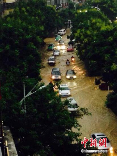 9月1日，受持續(xù)強(qiáng)降水影響，重慶巫溪縣遭受?chē)?yán)重暴雨洪災(zāi)。