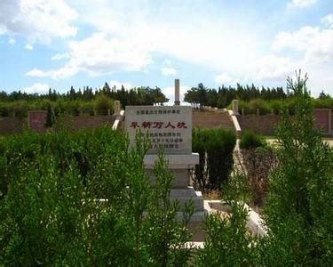 網(wǎng)絡曝光遼寧阜新“萬人坑”遺址遭到嚴重破壞，出現(xiàn)紀念碑損壞、館內沒照明、遺骨散失等問題