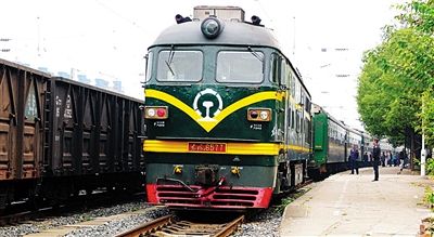 綠皮車 較早的老式火車，客車車廂以綠色為主