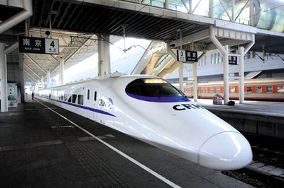 　白皮車 動(dòng)車，高鐵基本全白色
