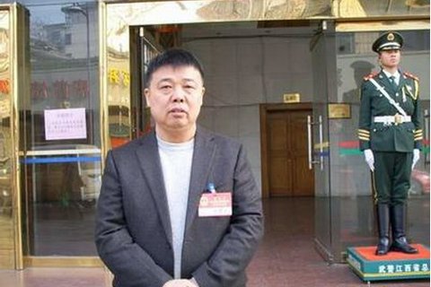 江西大富集團(tuán)董事長、原萍鄉(xiāng)市人大代表何春明。