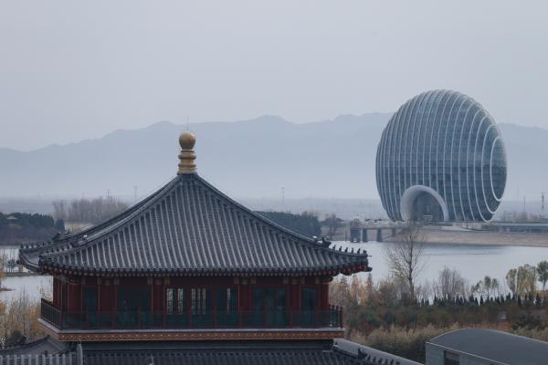 　因APEC會議籌備，雁棲湖景區(qū)于10月25日關(guān)閉至11月14日重新開放。 劉行喆 澎湃資料